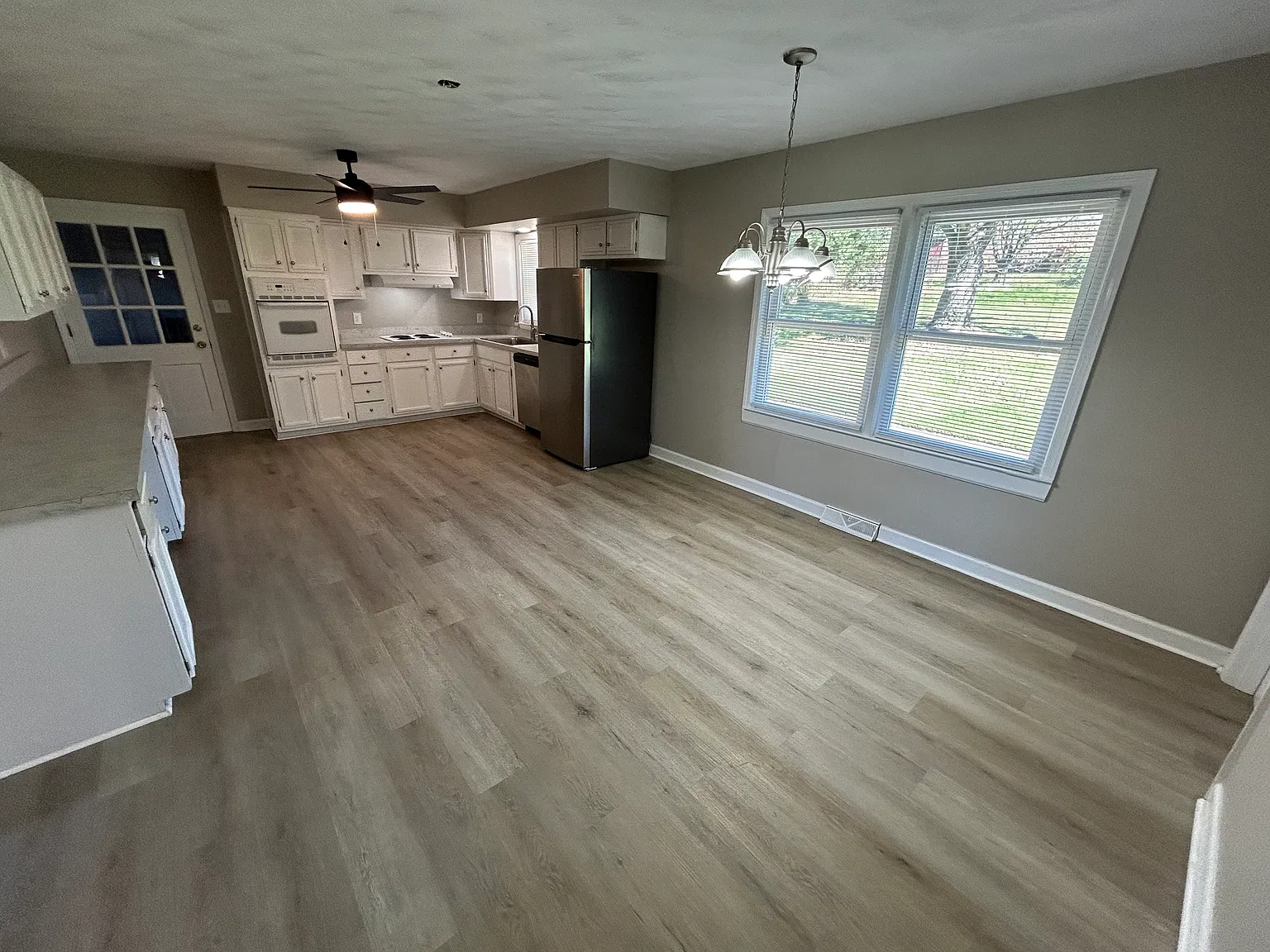 3 bed, 1296 sqft, $1,750 — Photo 3