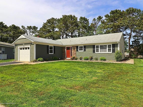 2nd image of 19 Redlands Ct