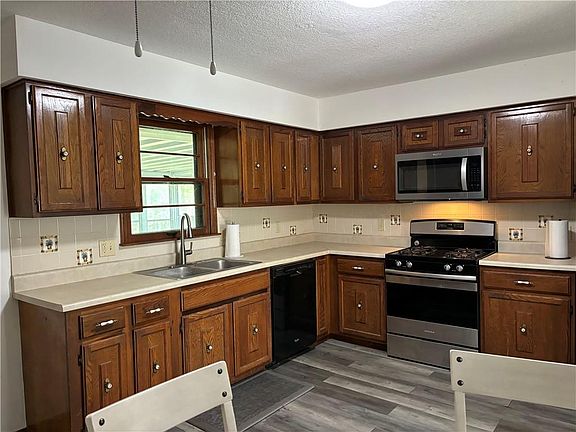 5th image of 5501 Claremont St