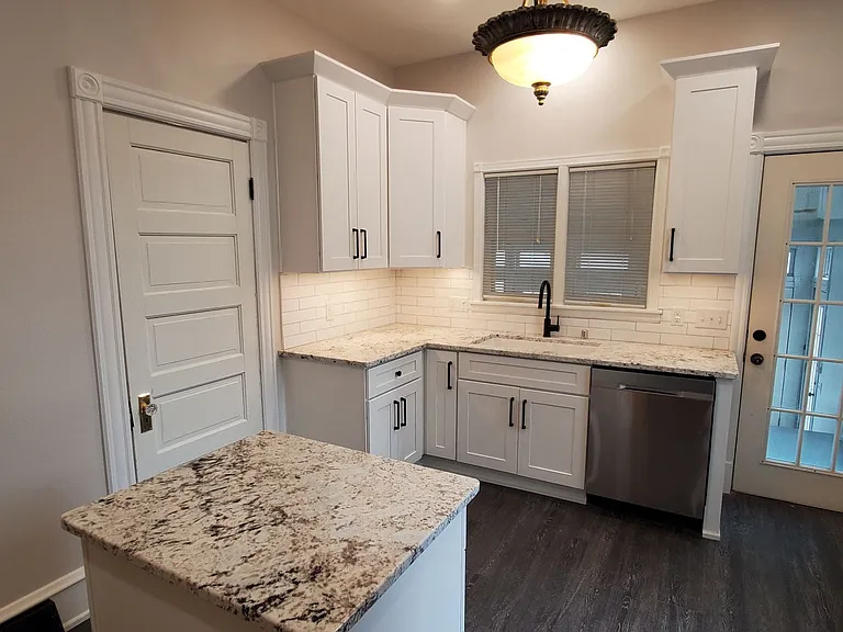 2054 N Cambridge Ave — Photo 19