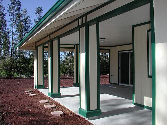 Another shot of the patio area in front.