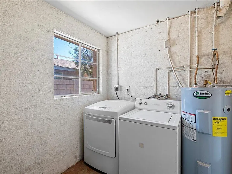528 W 18th St — Photo 19