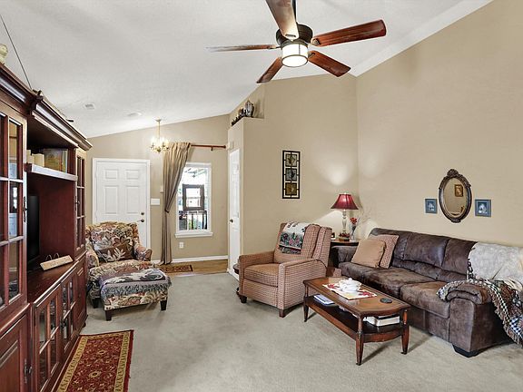 5th image of 627 Rocky Meadow Dr
