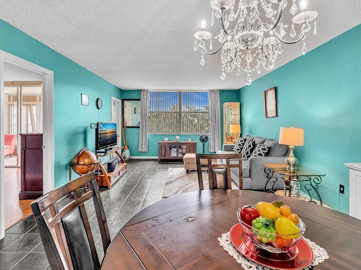Building Photo - 6570 Royal Palm Blvd #206J