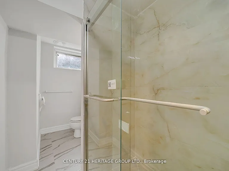 31 Larabee Cres #BASEMENT — Photo 3