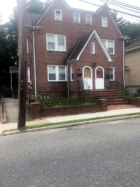 East Ave, Glen Cove — Photo 1
