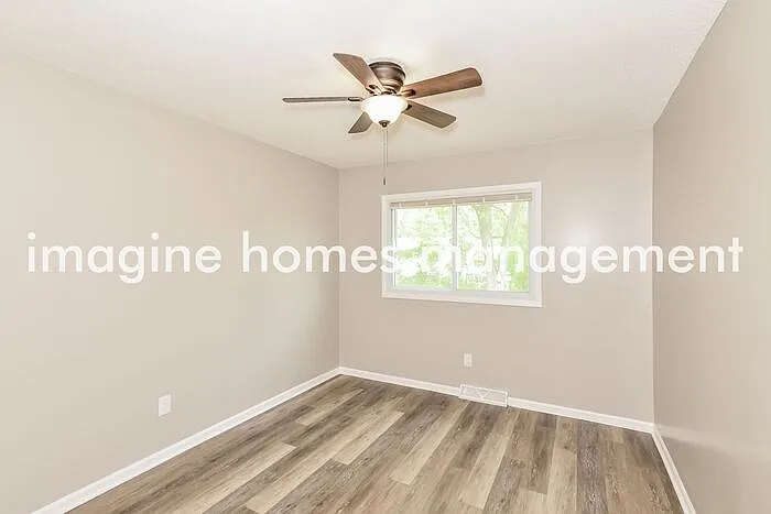 5 bed, 2.0 bath, 1850 sqft, $2,899 — Photo 4