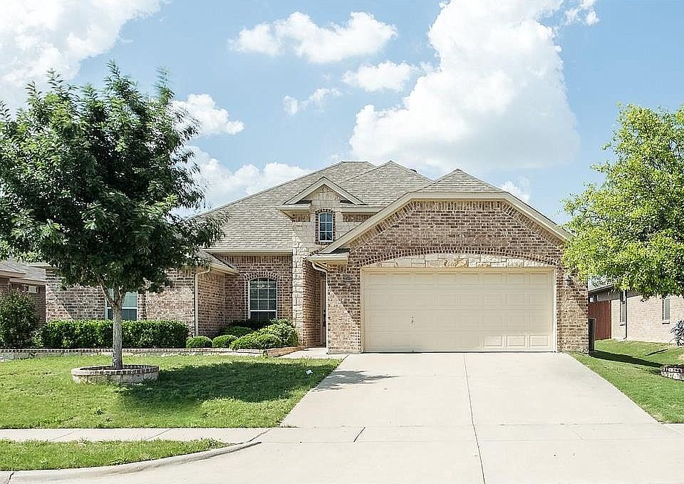 1st image of 800 Willow Wood Dr
