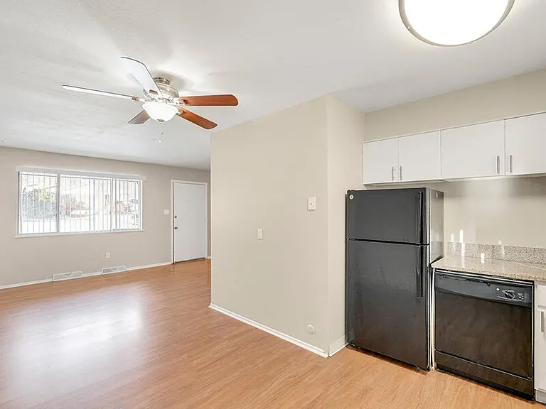 Bella Vista Apartments — Photo 8