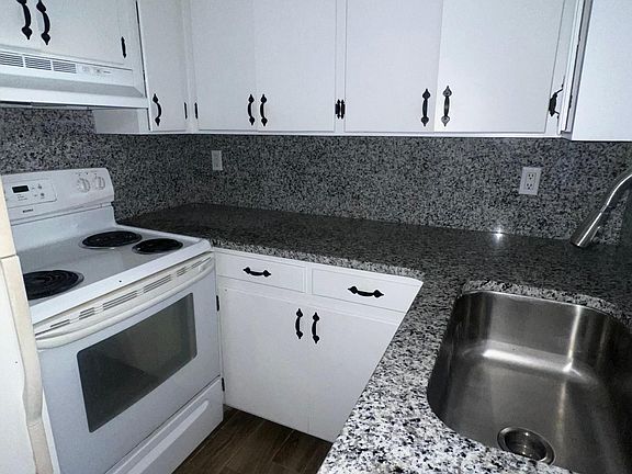 3rd image of 416 E Belmar St #416