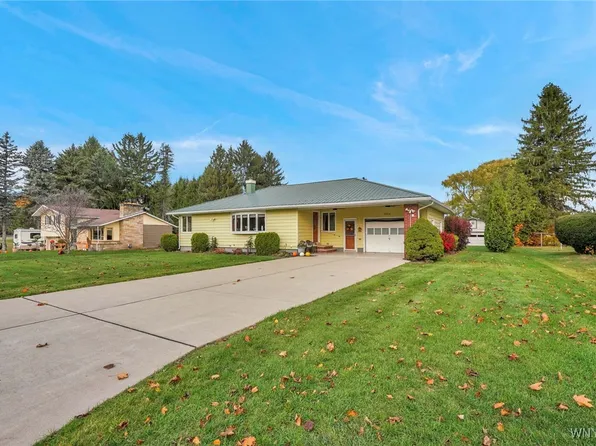 2048 Smithcrest Dr, Gowanda, NY 14070
