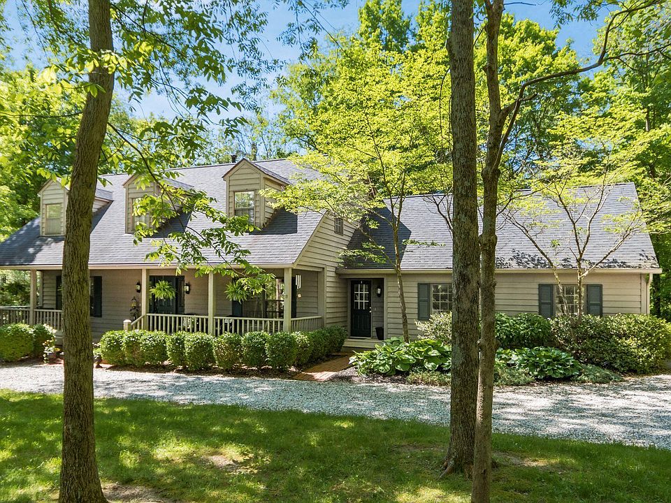 1st image of 179 Pembroke Ln
