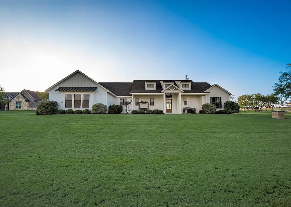 1st image of 121 Maravilla Dr
