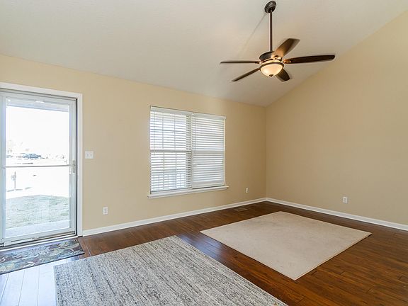 5th image of 301 Tex Ave