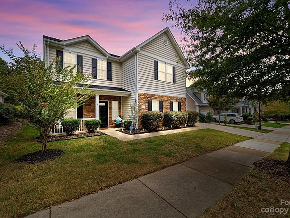 2nd image of 5324 Colonial Garden Dr