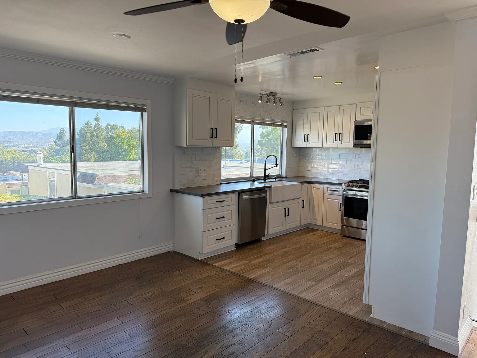 3 bed, 1400 sqft, $3,800 — Photo 2