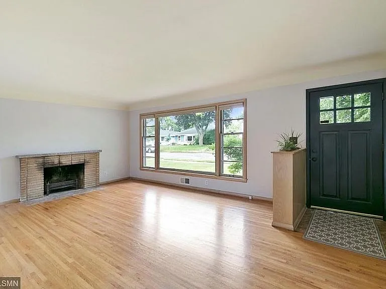 3 Bedroom Single Family Home — Photo 2