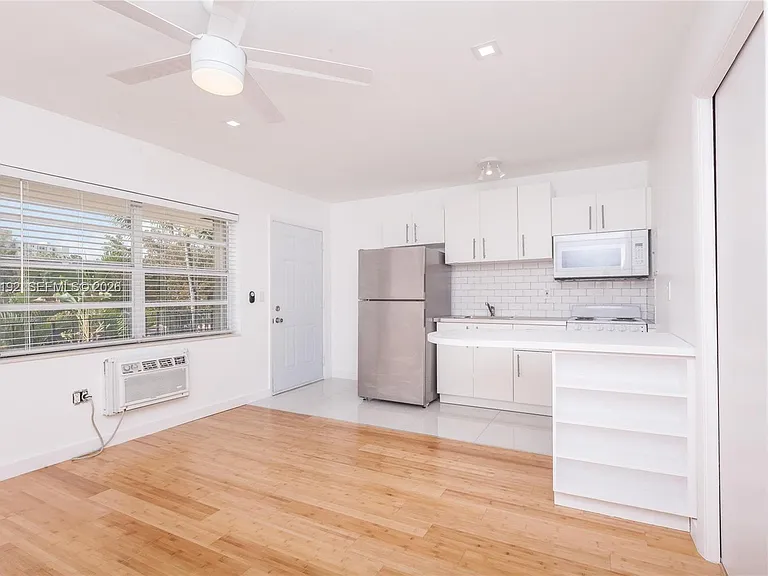 345 Michigan Ave #20 — Photo 1