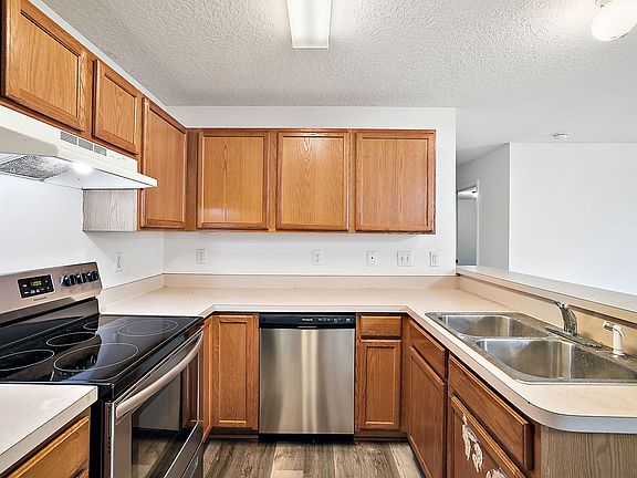 5th image of 526 Paulling Dr #1