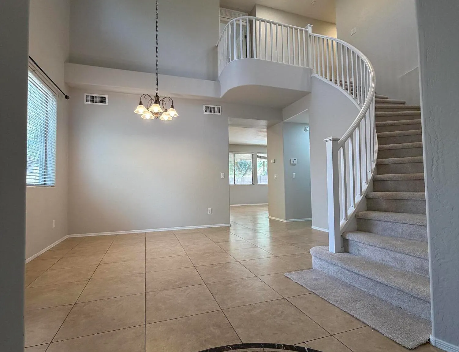 4 bed, 2.5 bath, 2573 sqft, $2,300 — Photo 3