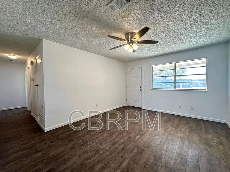 4506 Itasca St — Photo 3