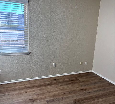 5th image of 310 E 17th St