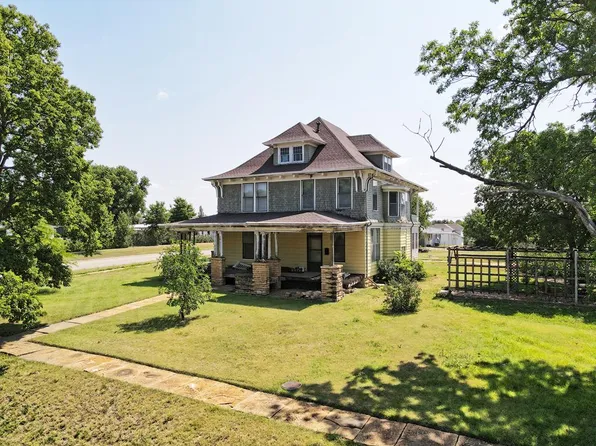 403 S 2nd St, Lincoln, KS 67455