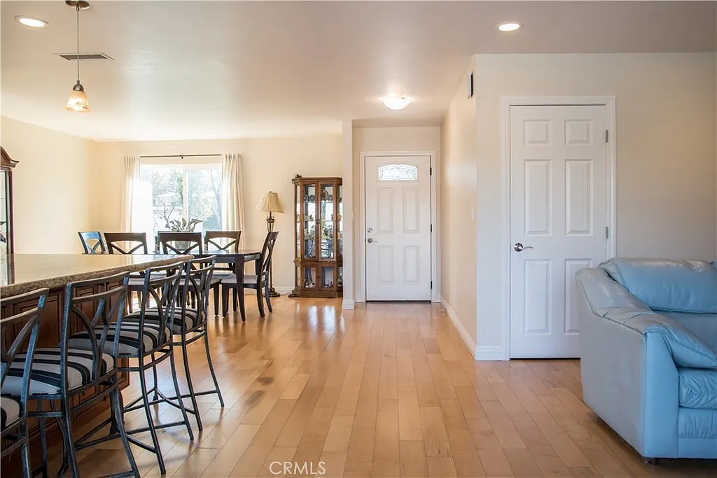 3 bed, 1505 sqft, $4,400 — Photo 3