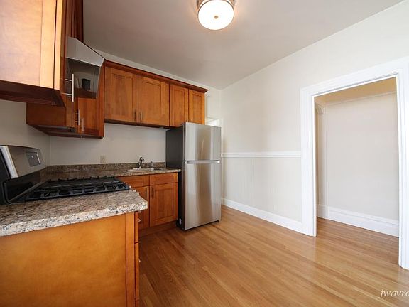 2nd image of 1055 Fell St #10