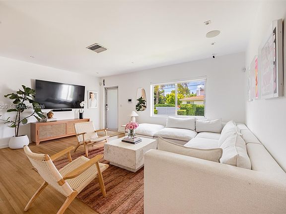 5th image of 6055 SW 38th St