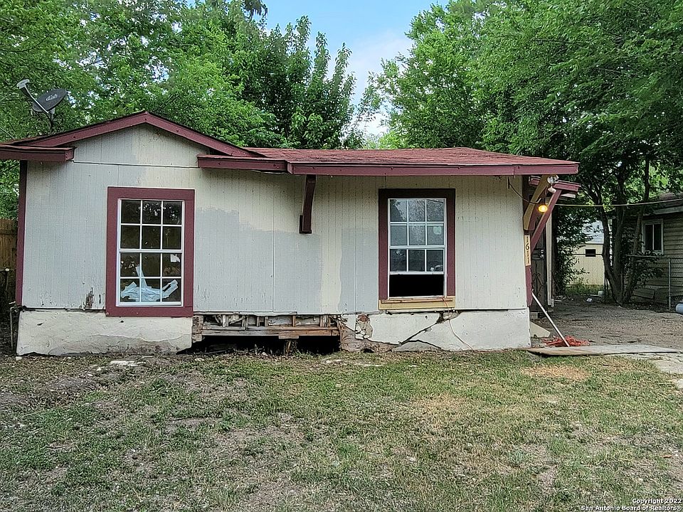 1st image of 1611 Saenz