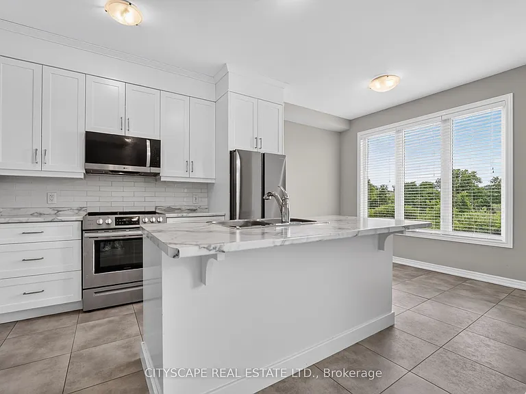 27 Lamb Cres — Photo 15