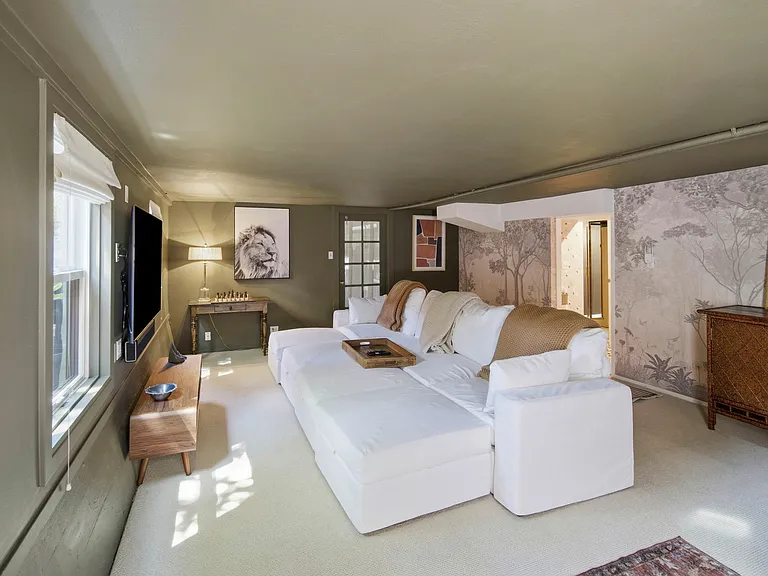 284 E Blithedale Ave — Photo 51