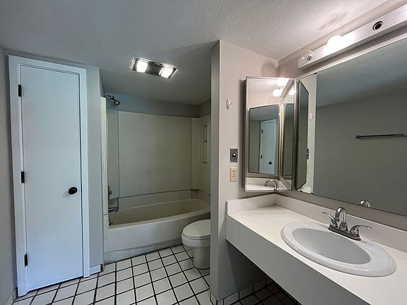 5th image of 3552 Camelot Dr #6526