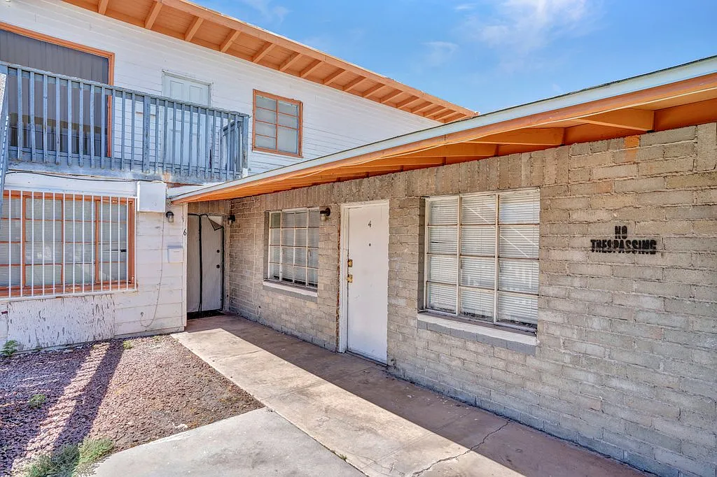 Studio, 350 sqft, $780 — Photo 3