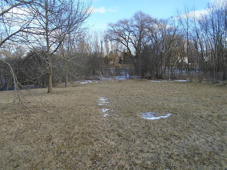 2nd image of 23043 Foxridge Ct
