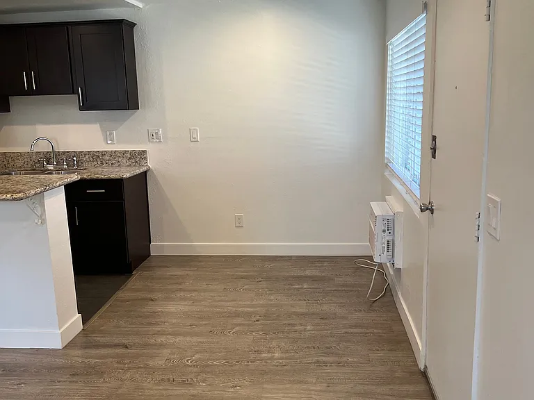 5912 Willoughby Ave #1 — Photo 4