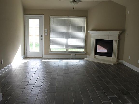 3rd image of 716 Kinghaven Dr
