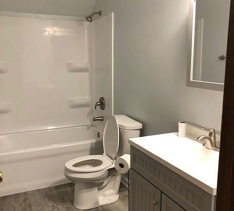 2nd image of 118 W Jackson St #1/2