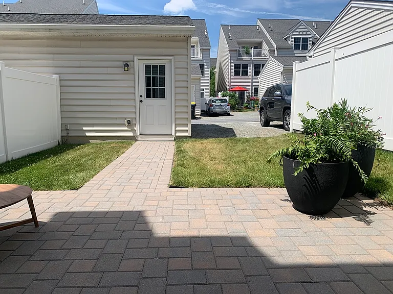 607 W Mulberry St — Photo 15