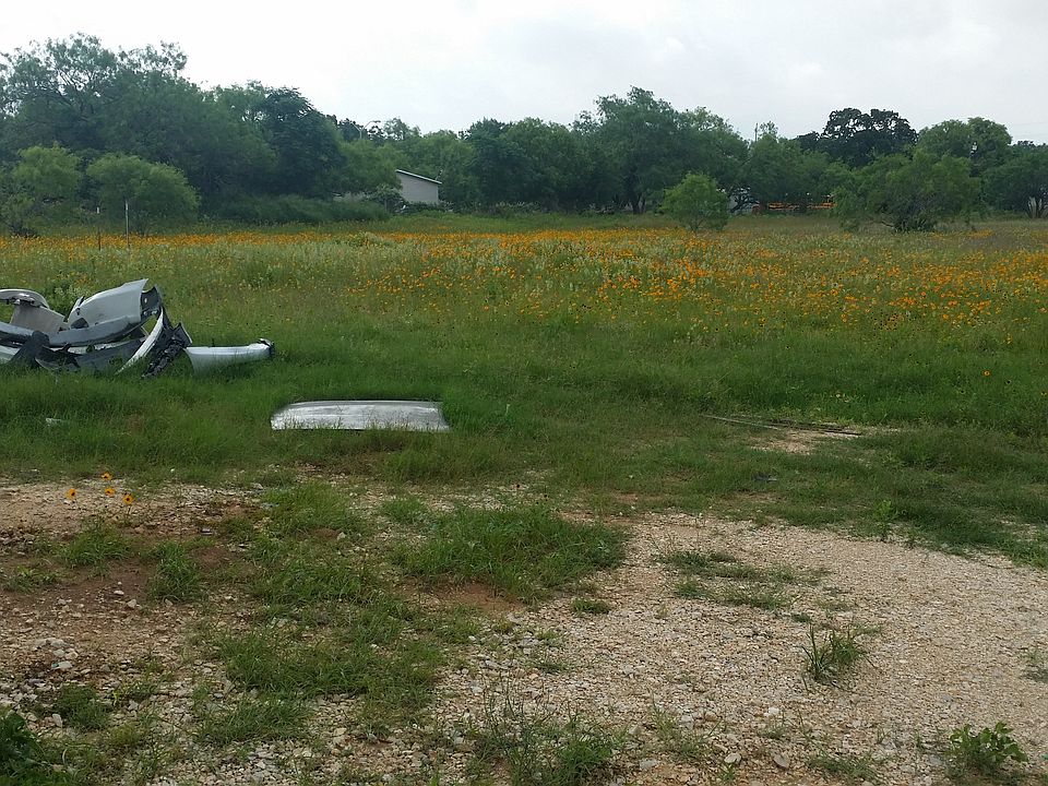 2nd image of FM 327 Or 8415 Elmendorf Laveria Rd