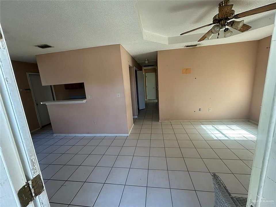 2nd image of 2817 Riviera St