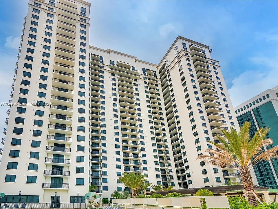 999 SW 1st Ave #31
