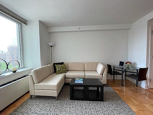 1st image of 1510 Lexington Ave APT 10M