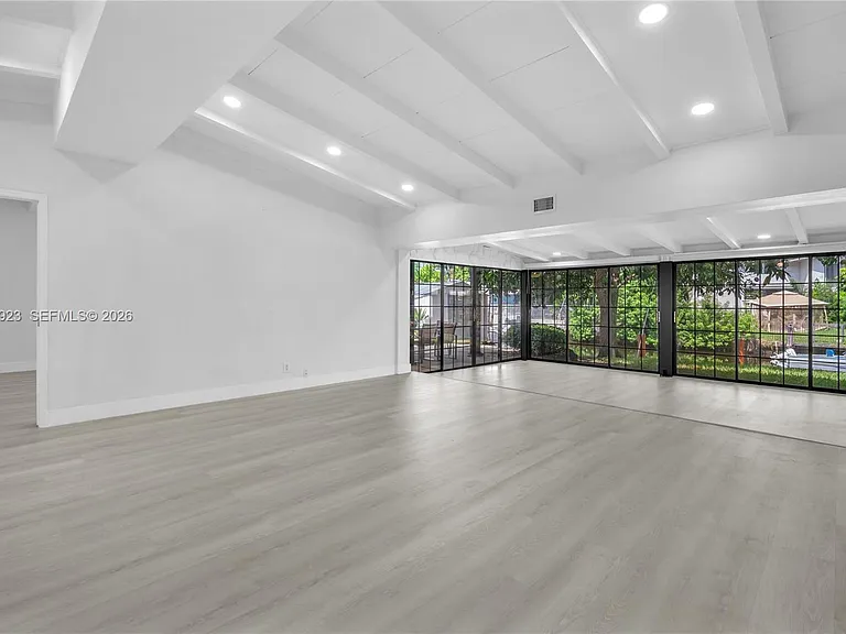2555 Nassau Ln — Photo 4