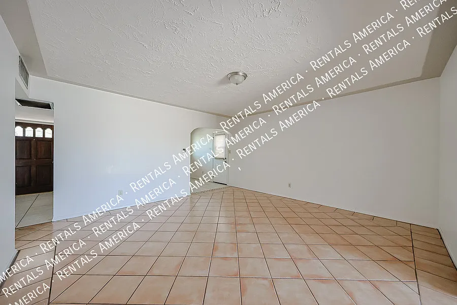 3 bed, 1.5 bath, 1540 sqft, $1,735 — Photo 3