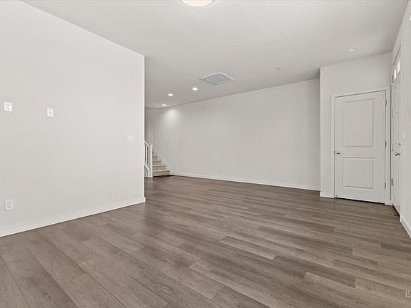 5th image of 3669 Sebastopol Road