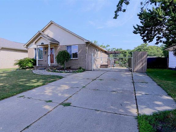 2nd image of 21729 Violet St