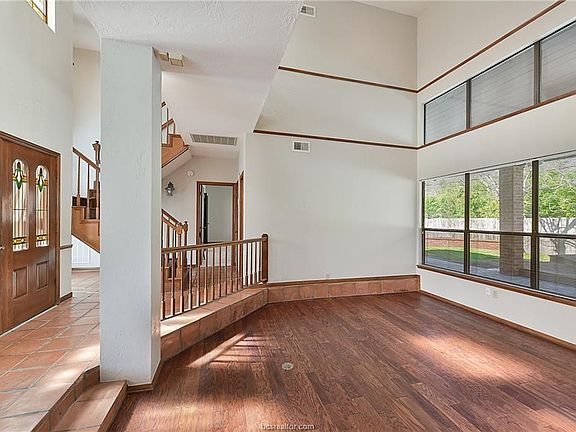5th image of 200 Lampwick Cir