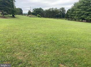 21 Overlook Dr, Petersburg, WV 26847